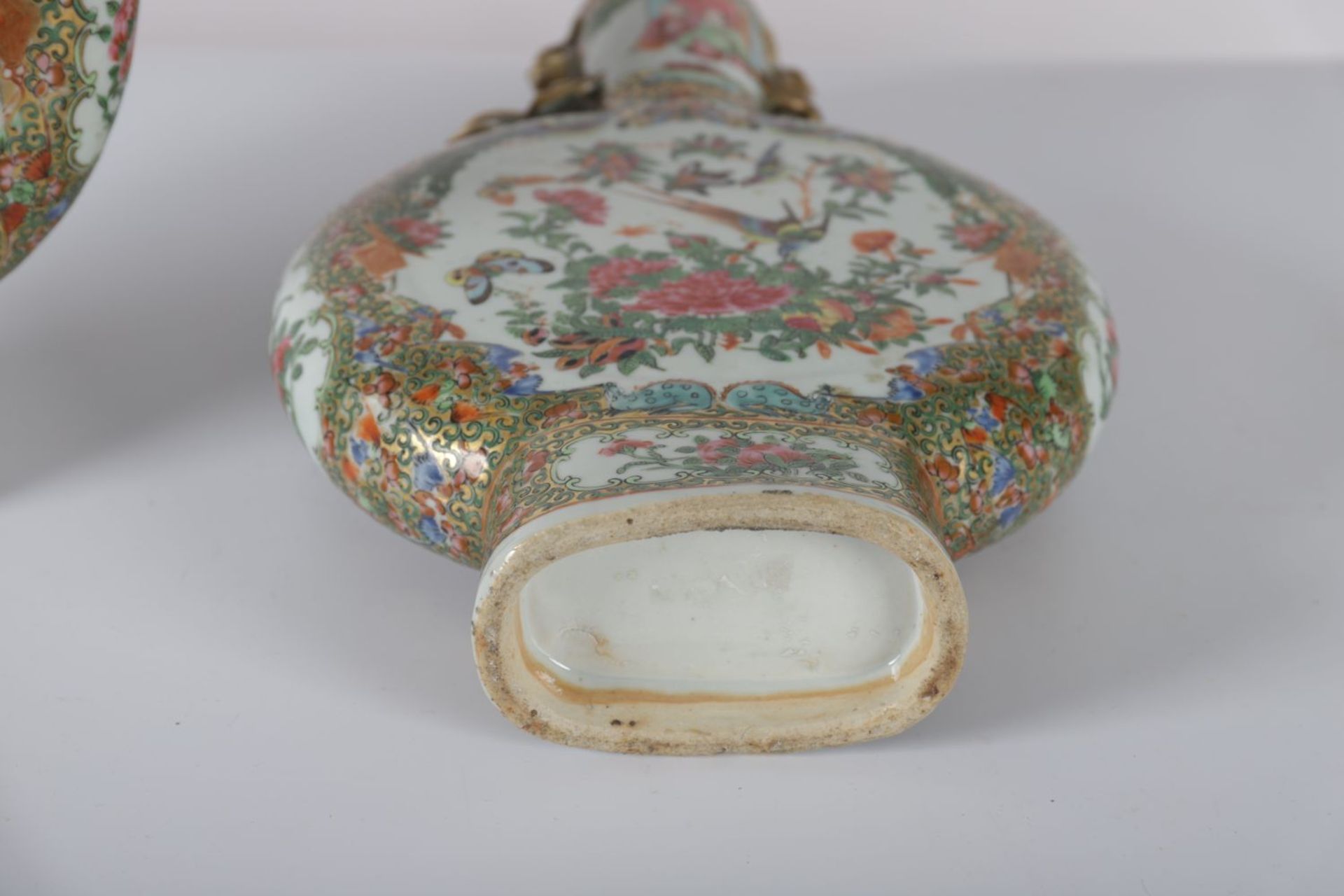 PAIR 19TH-CENTURY CHINESE CANTONESE FLASKS - Image 4 of 4