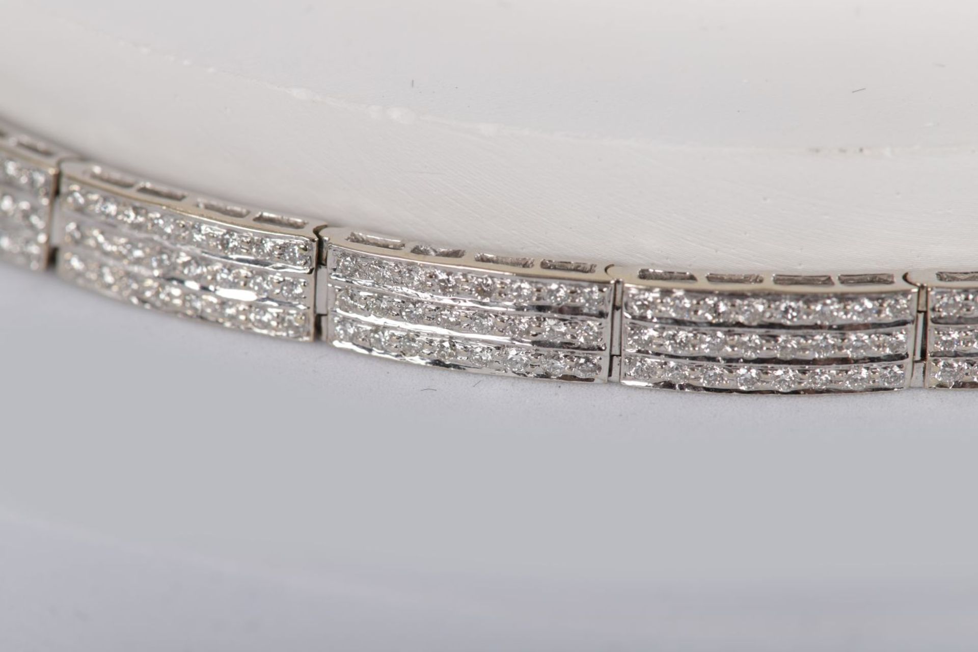 18K WHITE GOLD & DIAMOND TENNIS BRACELET - Bild 3 aus 4