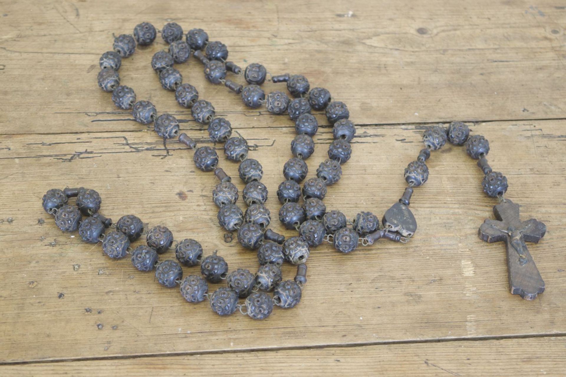 19TH-CENTURY CARVED WOOD ROSARY BEADS