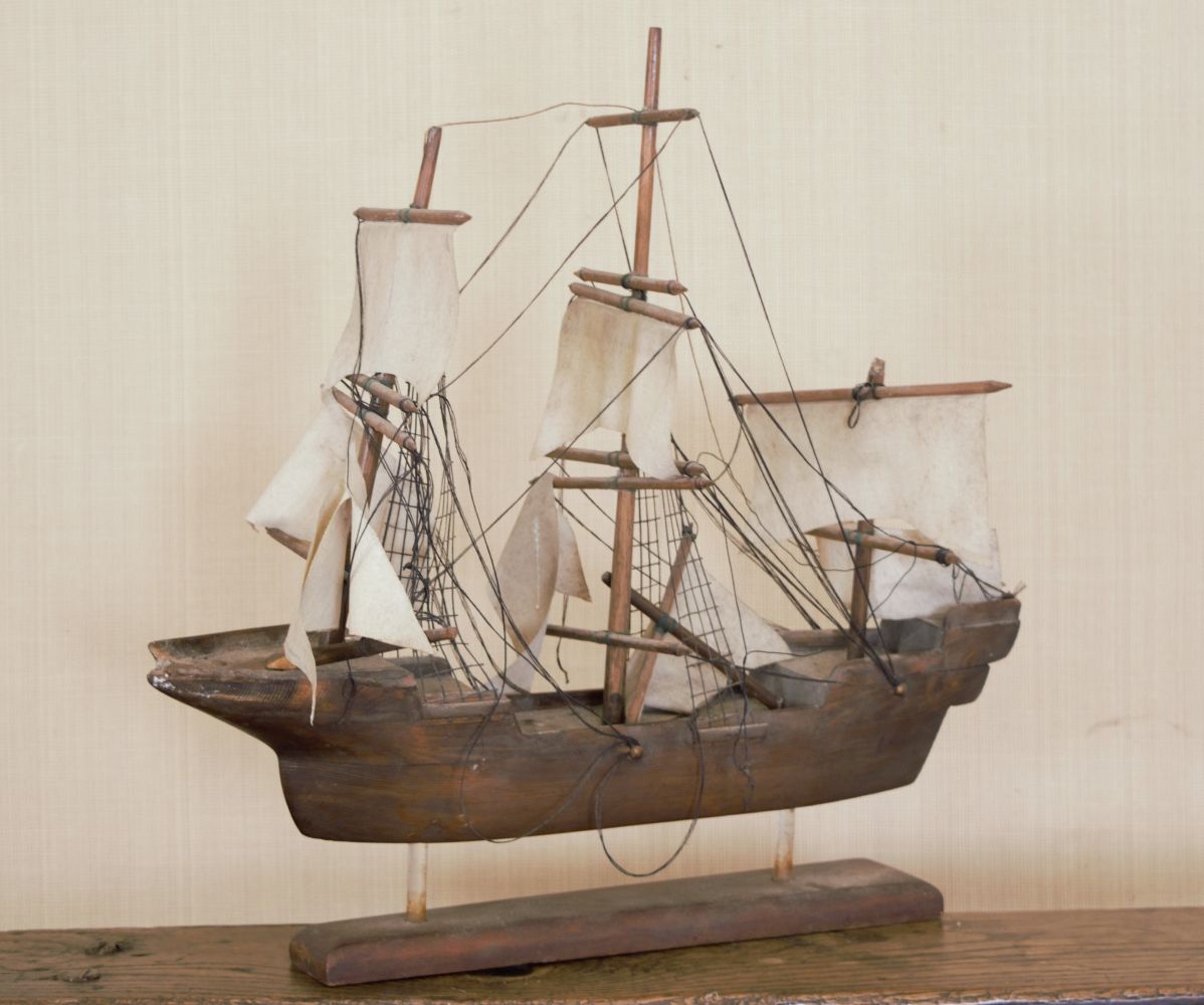 PRIMITIVE MODEL OF A SAILING BOAT - Image 2 of 2