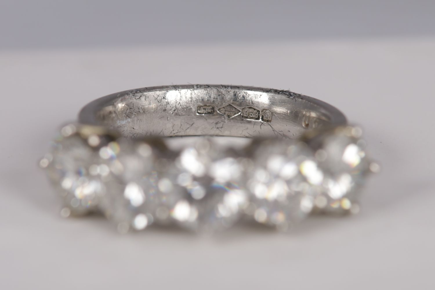 PLATINUM 5 STONE DIAMOND RING - Image 2 of 3