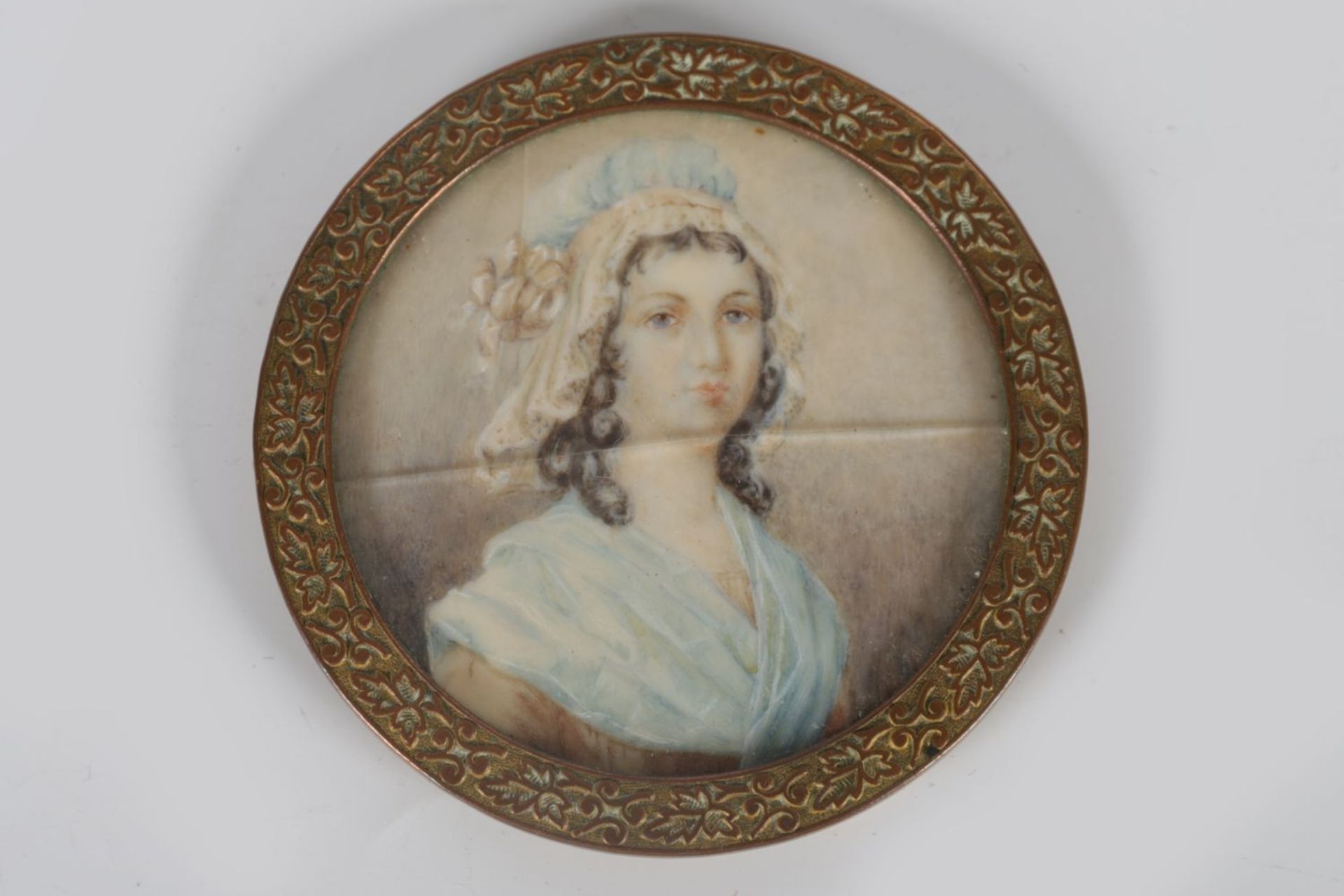 19TH-CENTURY CIRCULAR PORTRAIT MINIATURE - Bild 2 aus 3