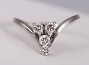 18K WHITE GOLD & DIAMOND RING