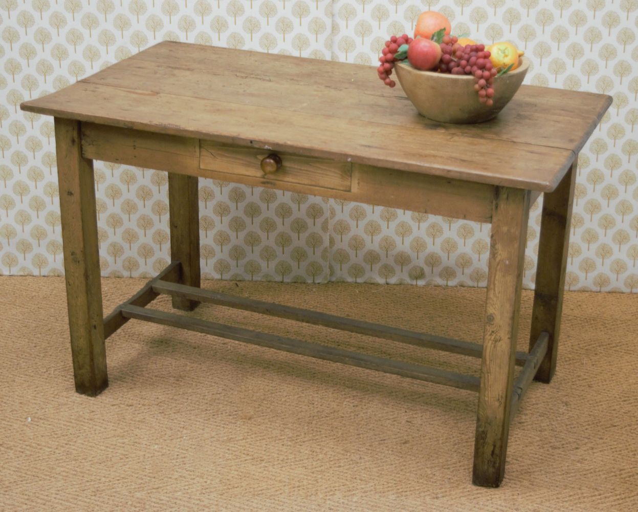 19TH-CENTURY PINE KITCHEN TABLE