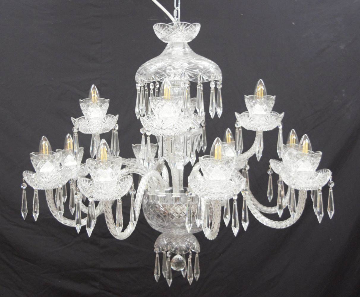 LARGE IRISH CRYSTAL CHANDELIER - Image 4 of 4