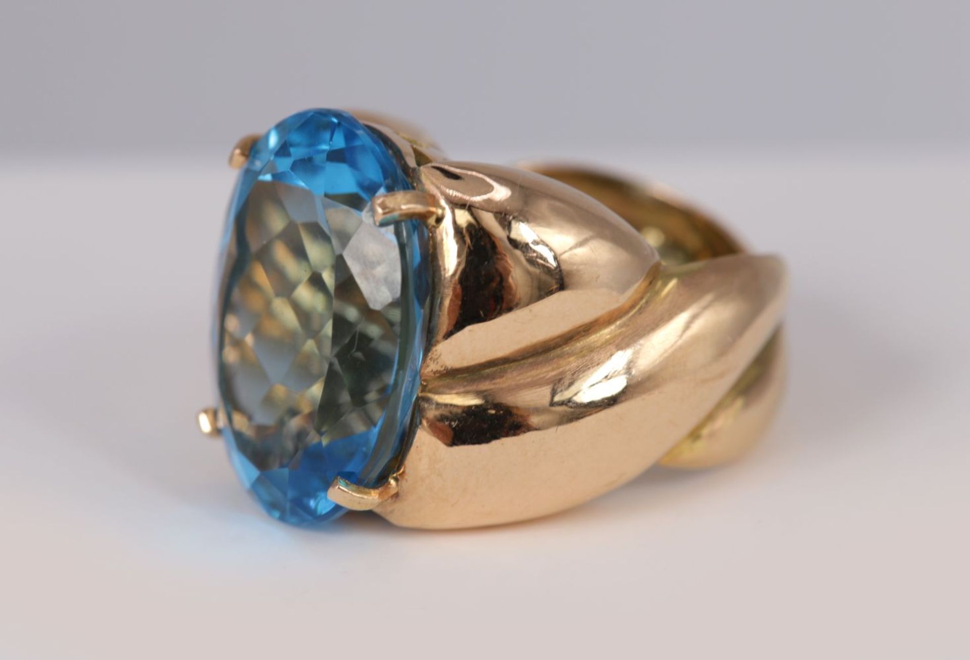 18K YELLOW GOLD & TOPAZ COCKTAIL RING - Image 3 of 4