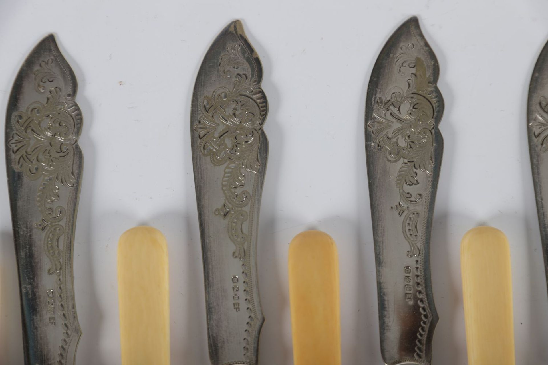 SET OF 6 FISH KNIVES AND FORKS - Bild 2 aus 4
