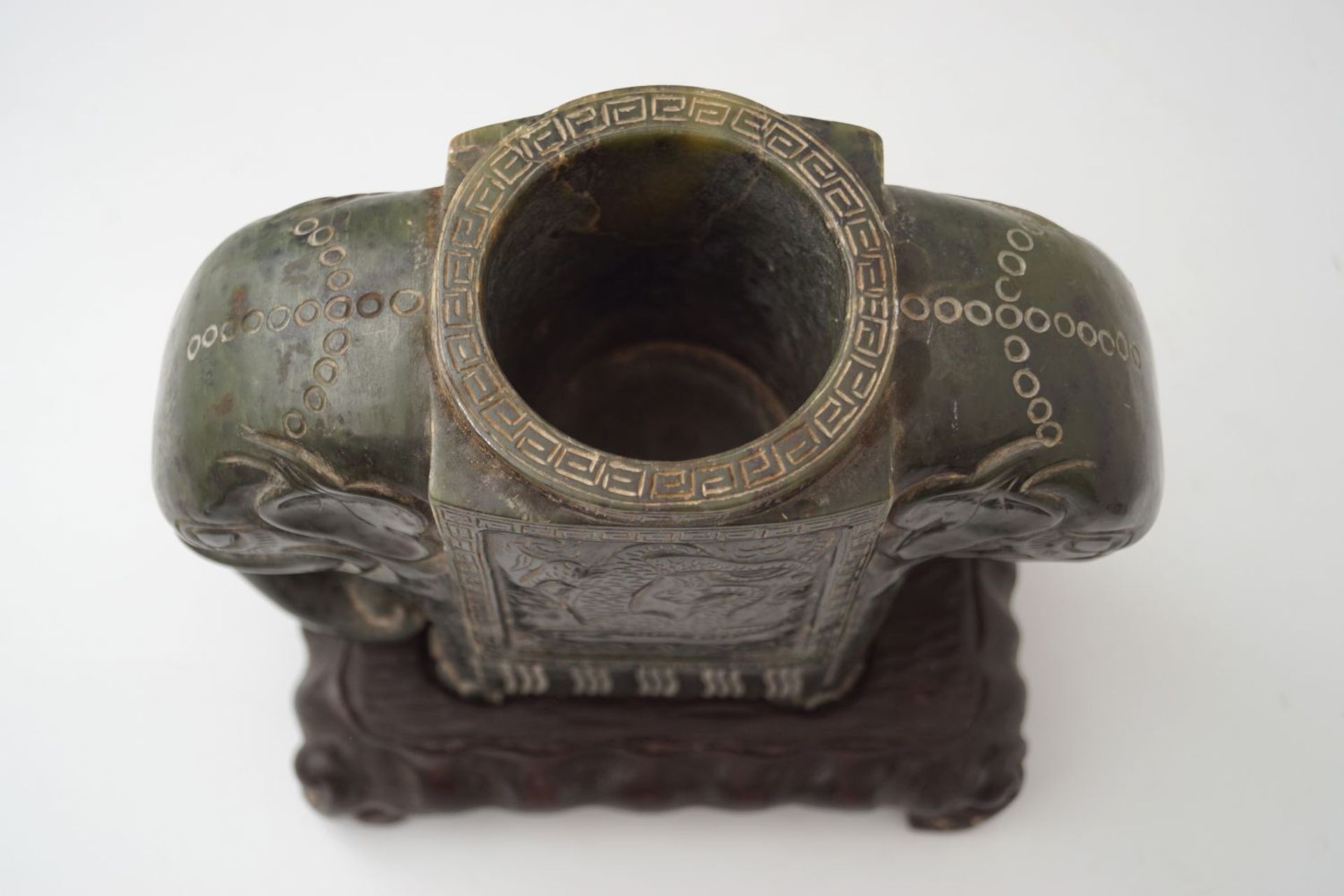 LARGE CHINESE GREEN JADE SCHOLAR'S BRUSH POT - Image 4 of 4