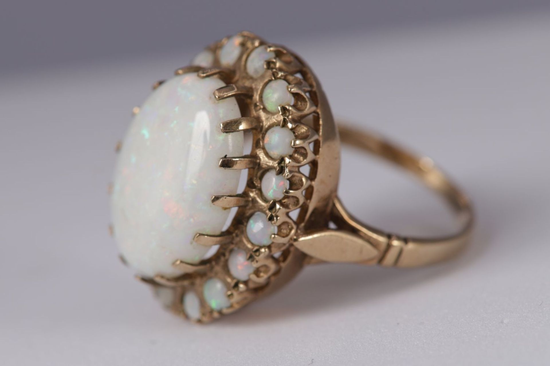 YELLOW GOLD AND OPAL RING - Image 3 of 4