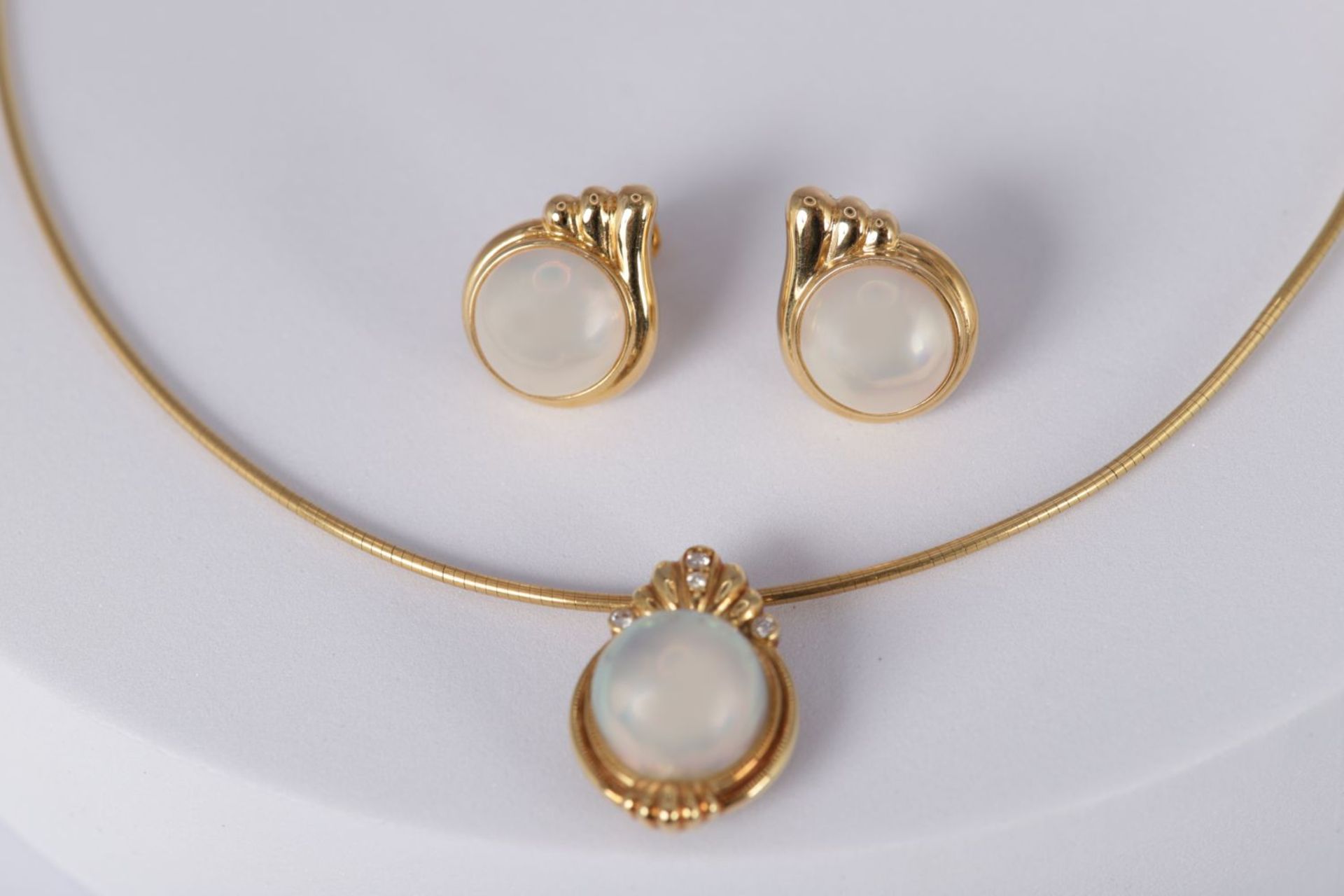 18K GOLD& CULTURED PEARL NECKLACE - Image 4 of 4