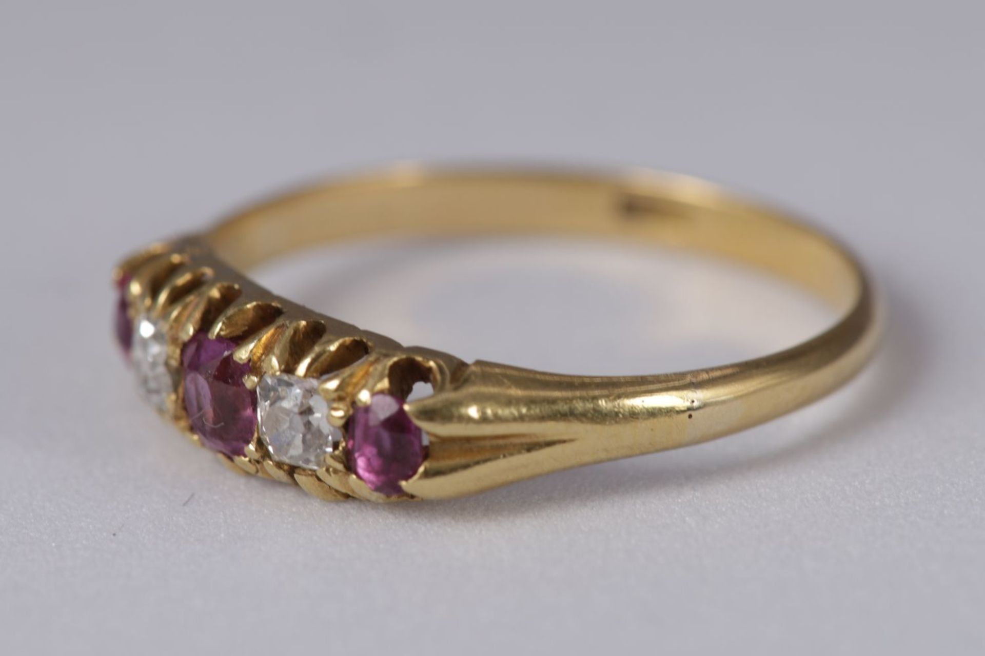 ANTIQUE 18K YELLOW GOLD, RUBY & DIAMOND RING - Image 2 of 4