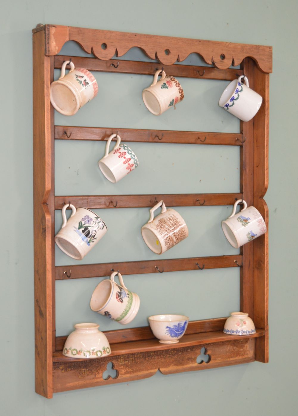 19TH-CENTURY IRISH VERNACULAR MUG RACK