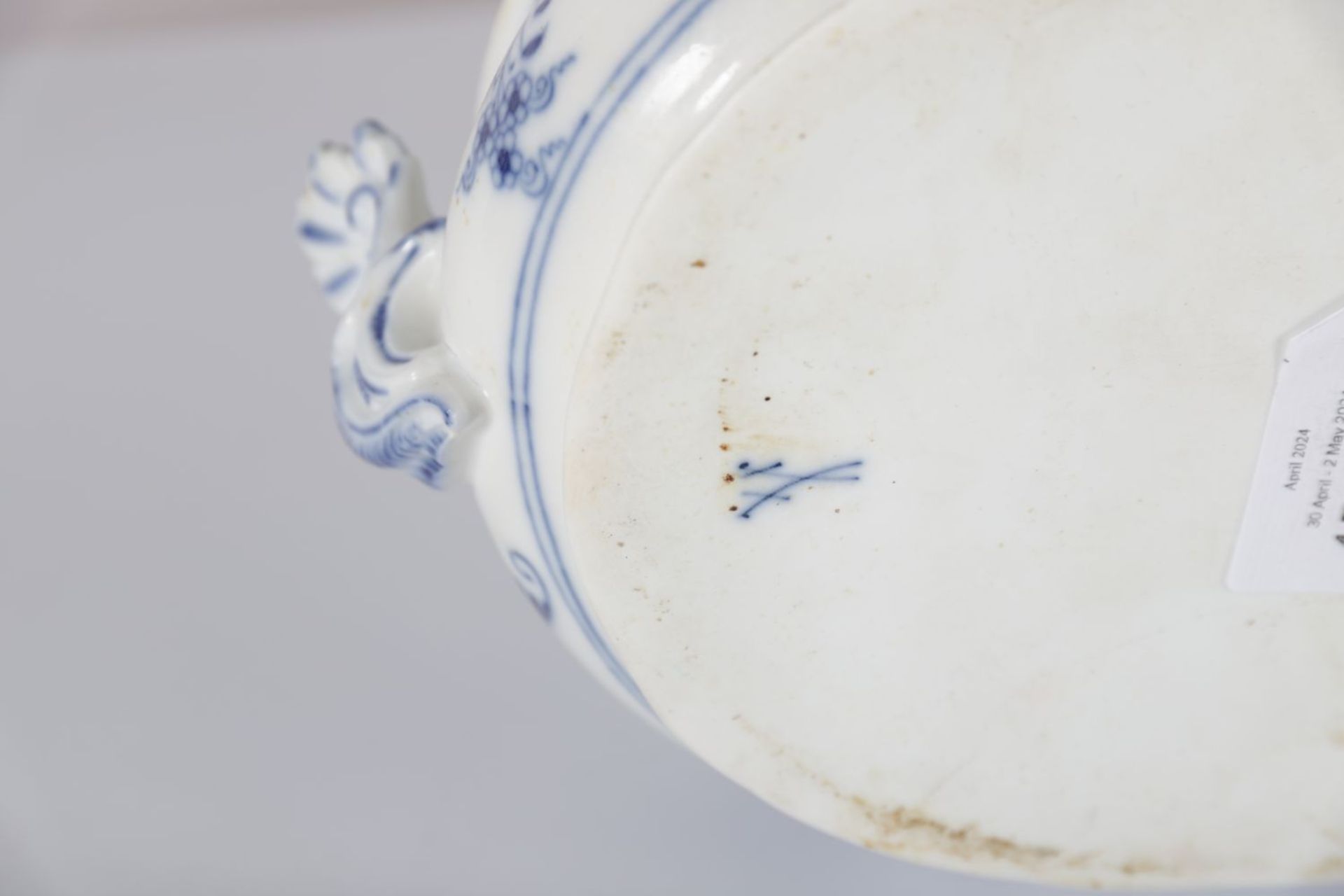 19TH-CENTURY MEISSEN BLUE & WHITE TUREEN & COVER - Image 3 of 3