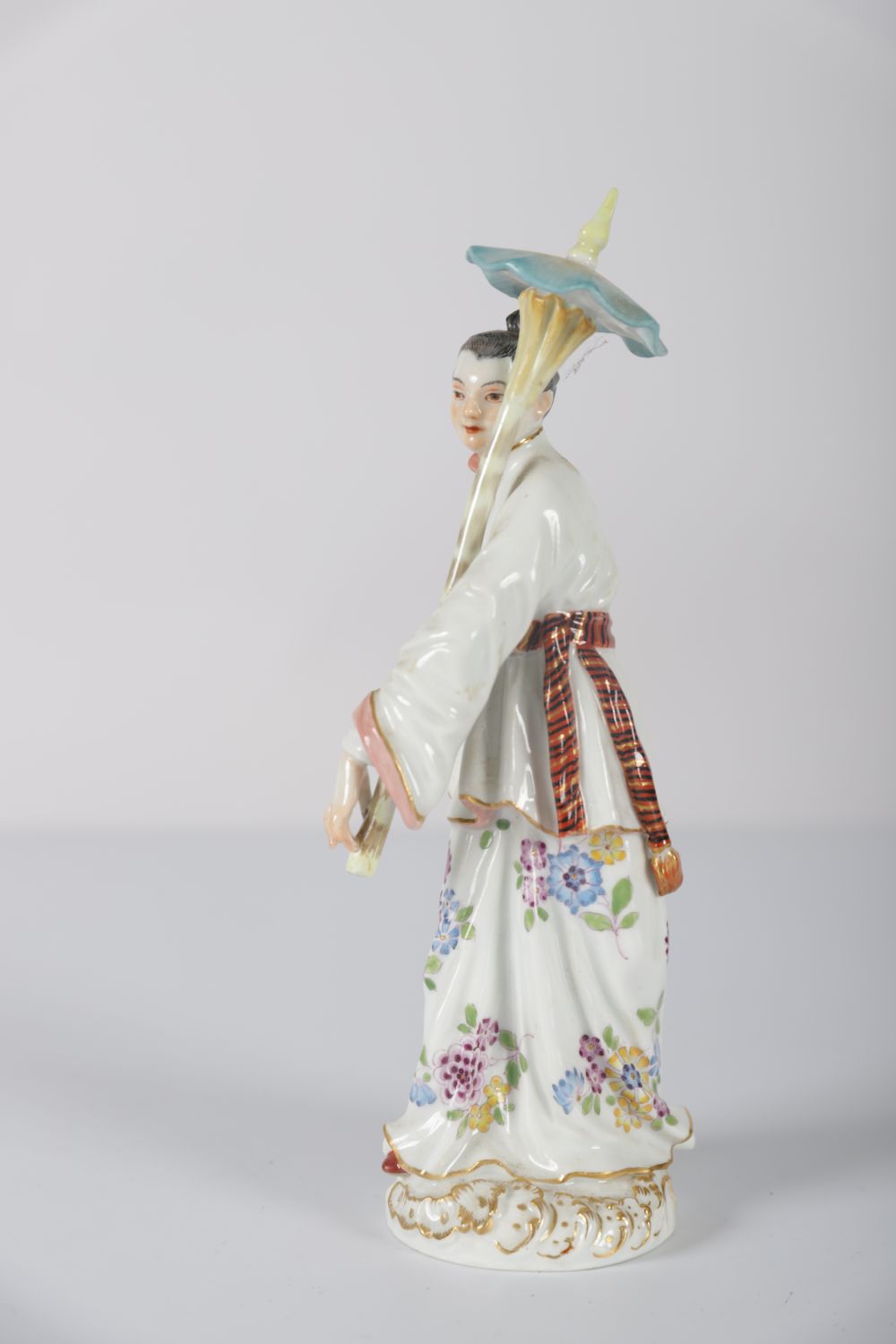 MEISSEN FIGURE OF A MAIDEN WITH PARASOL - Image 3 of 3