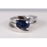 18K WHITE GOLD AND SAPPHIRE RING