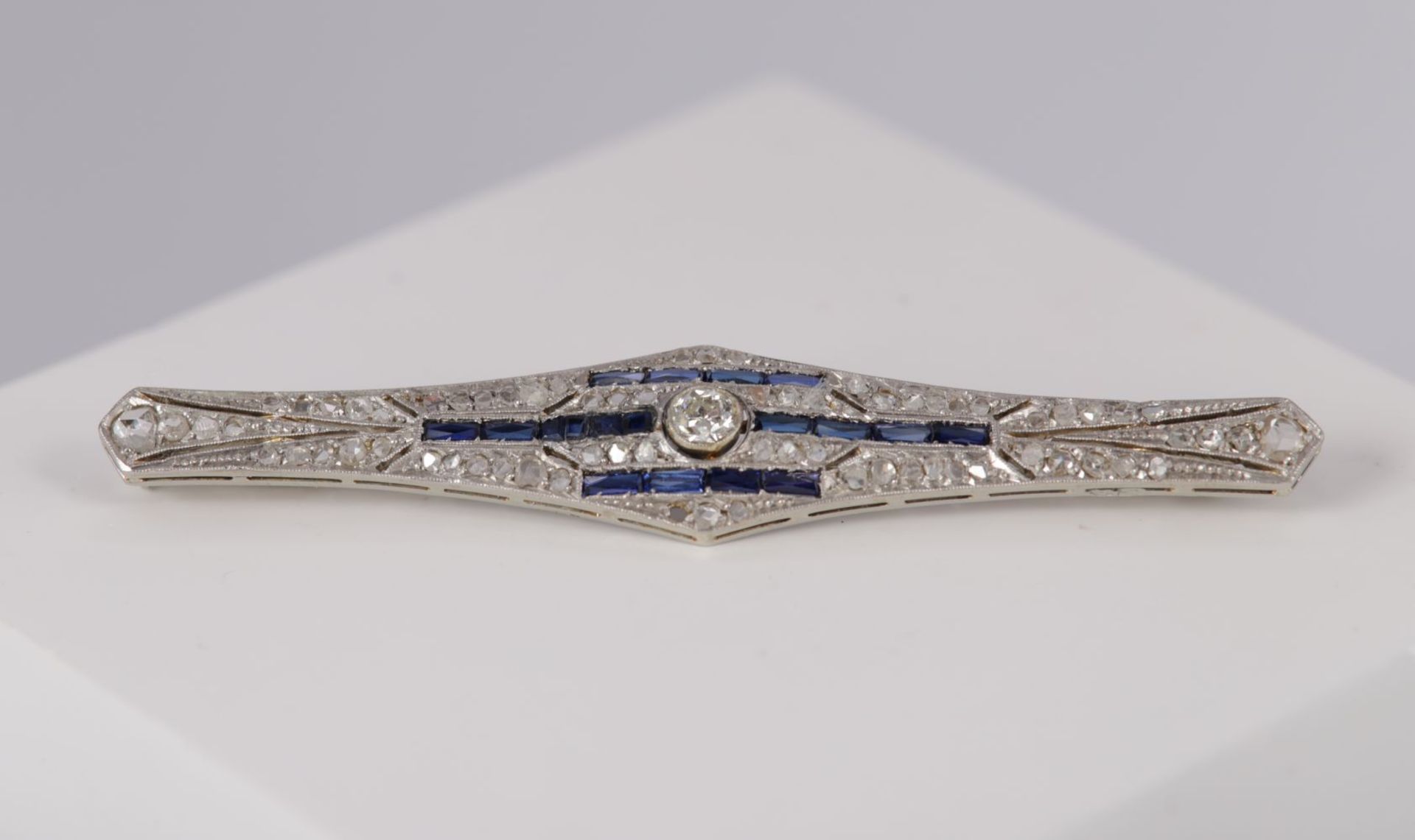 18K WHITE GOLD, PLATINUM & DIAMOND BARETTEE BROOCH