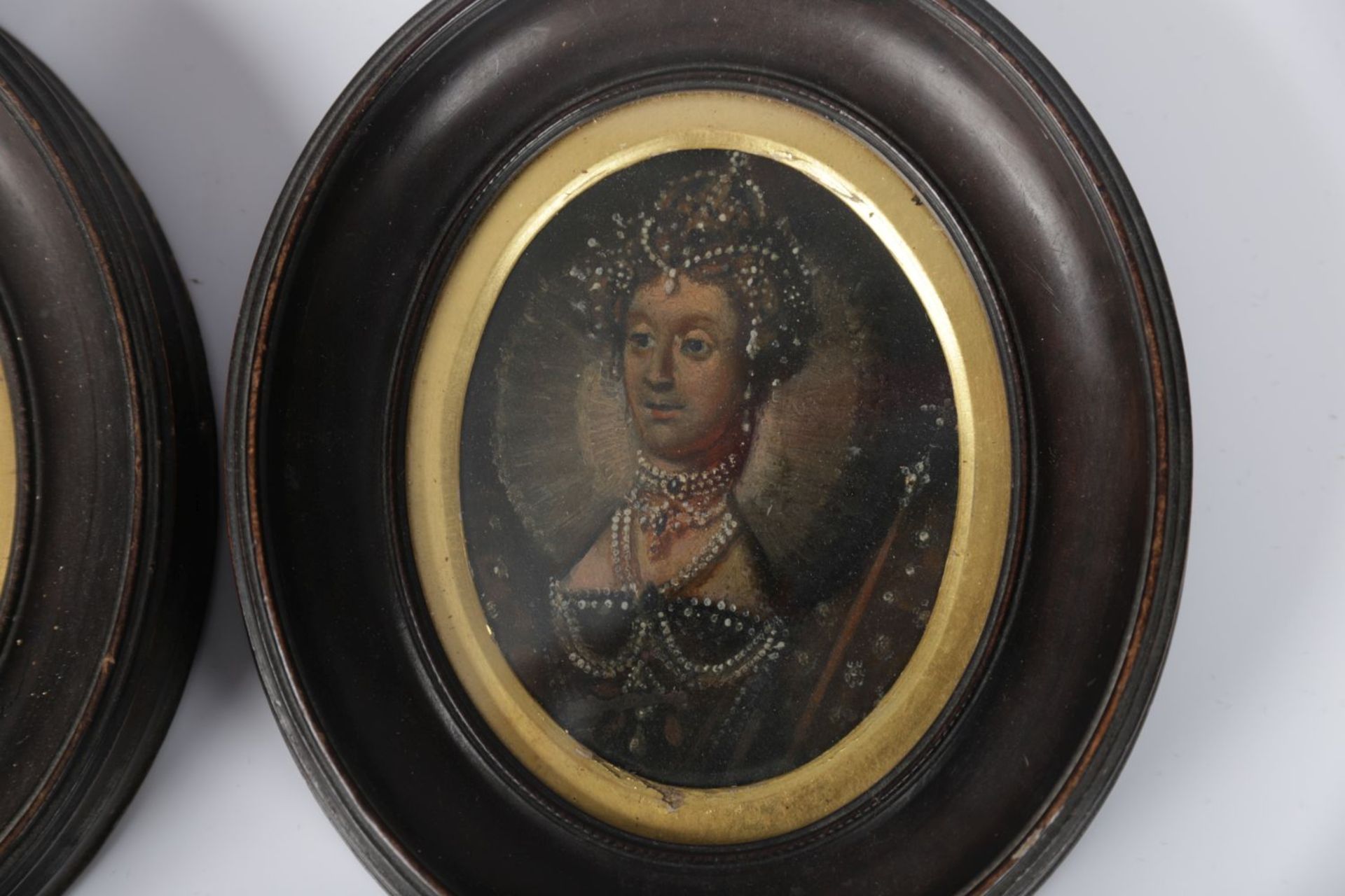 PAIR 18TH-CENTURY OVAL PAINTINGS - Bild 3 aus 3