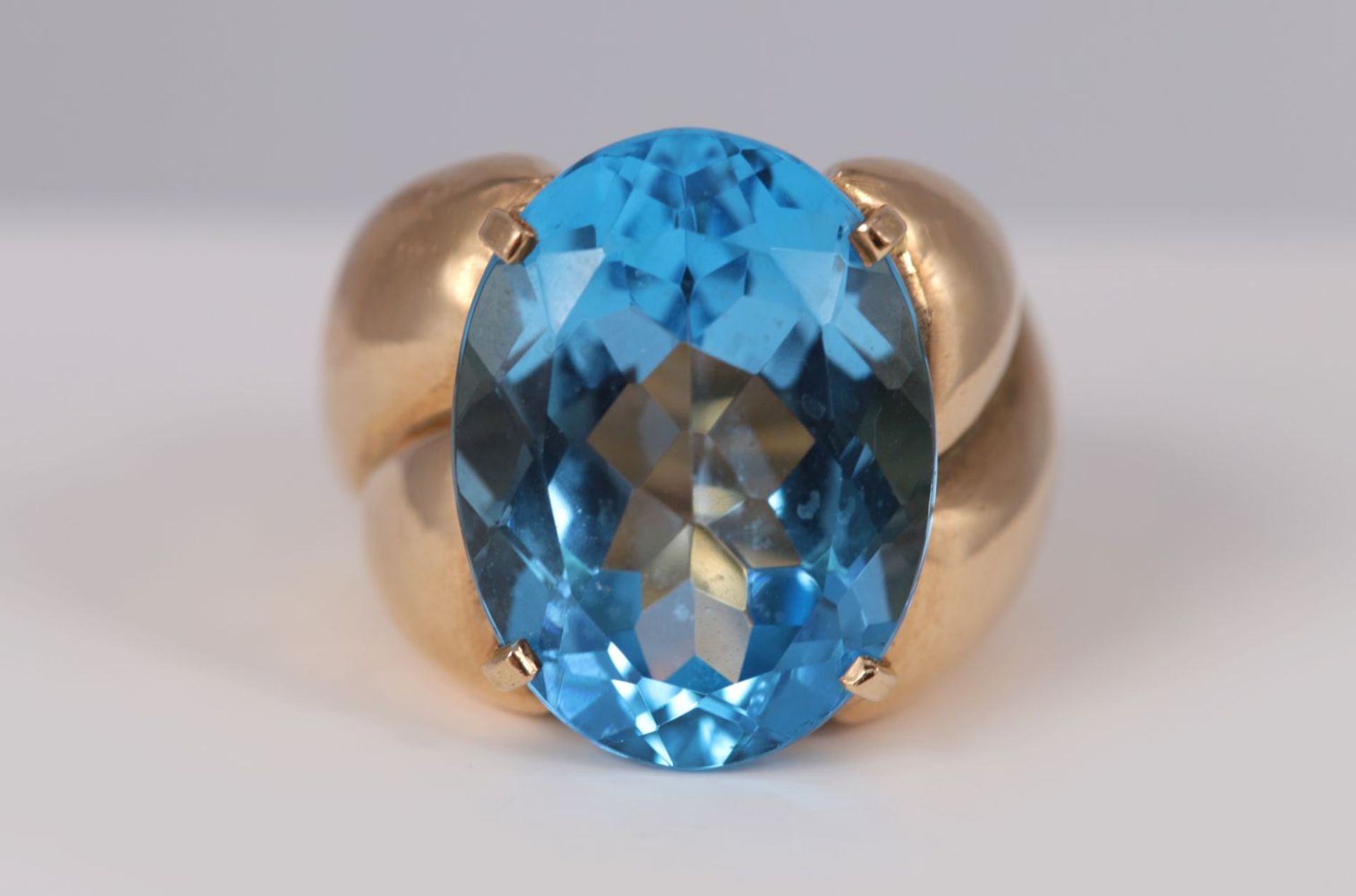 18K YELLOW GOLD & TOPAZ COCKTAIL RING - Image 2 of 4