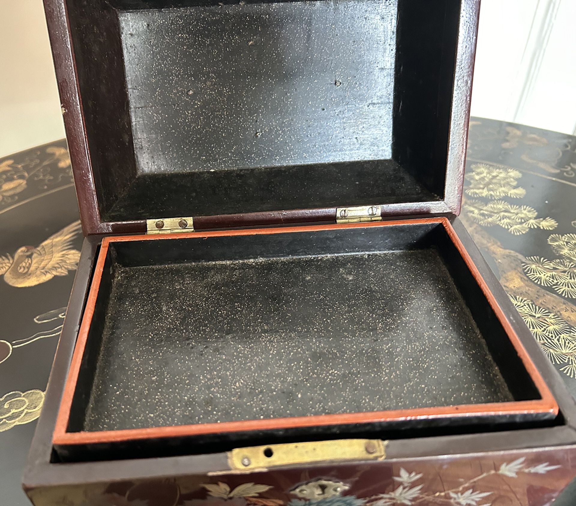 EARLY 20TH-CENTURY JAPANESE LACQUERED JEWELLERY BOX - Image 2 of 2