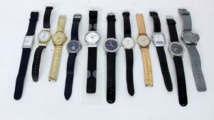 LOT VON 11 ARMBANDUHREN Funktionen