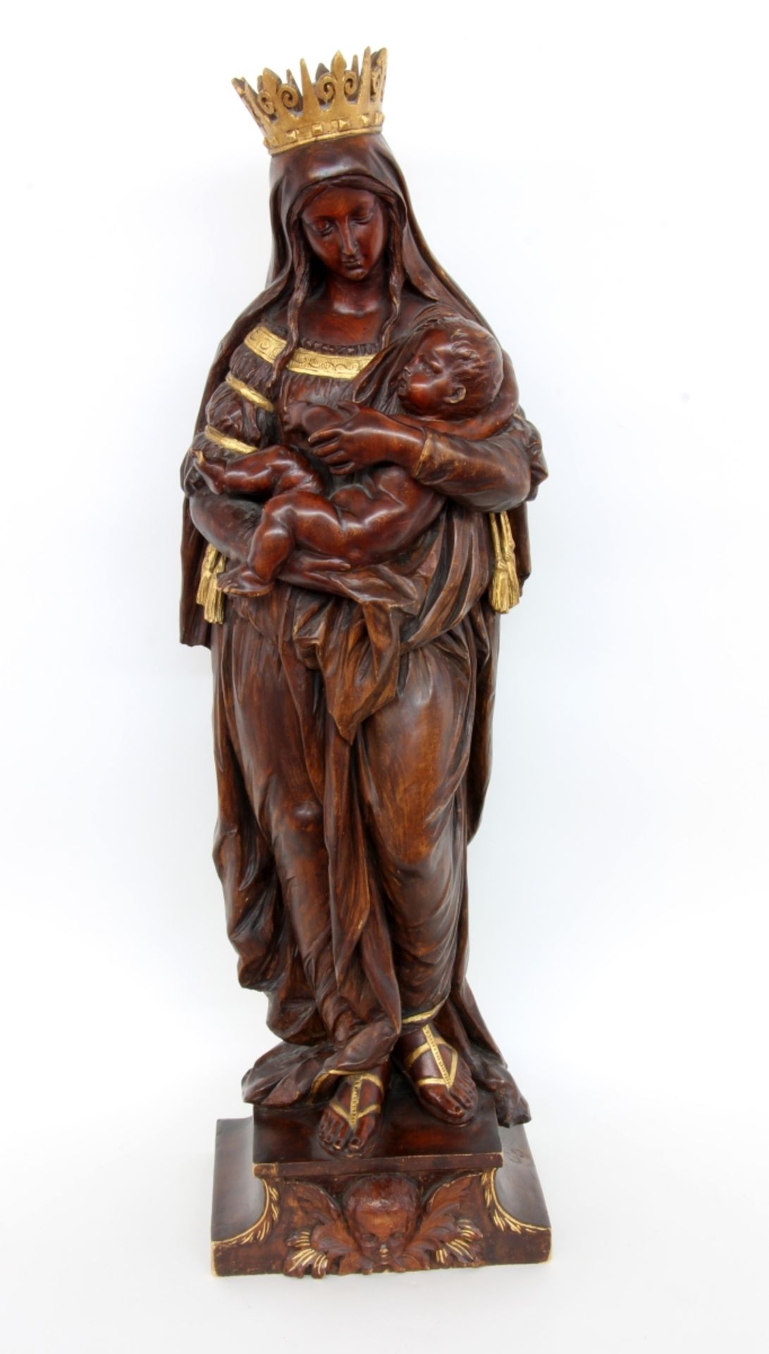 BEKRÖNTE MADONNA MIT KIND.