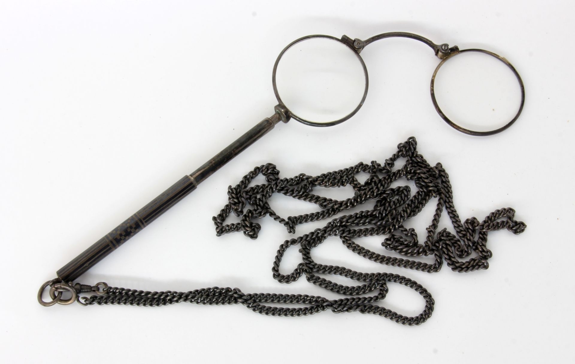 LORGNETTE MIT KETTE um