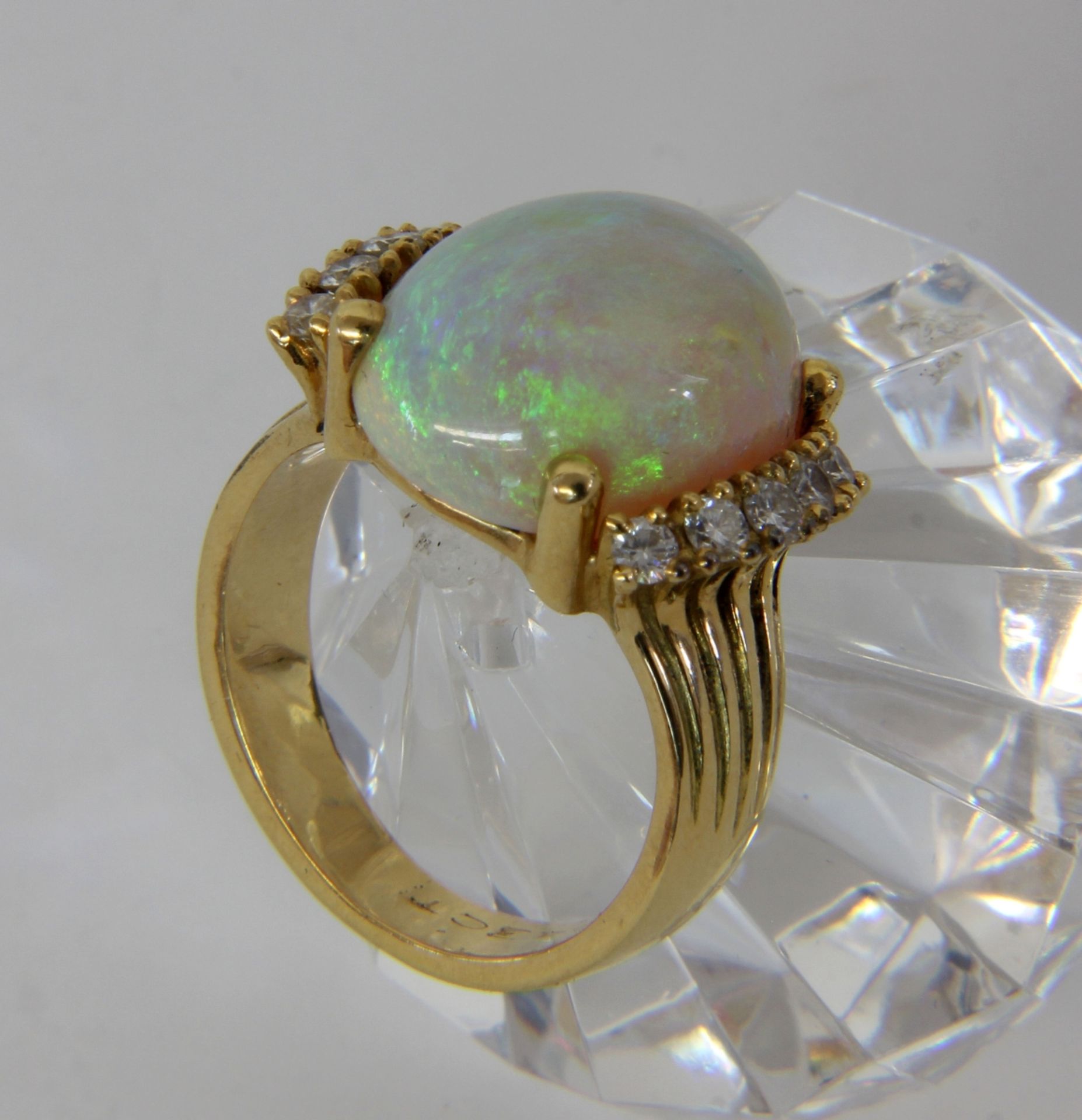 FEINER OPAL DAMENRING 750/000 Gelbgold