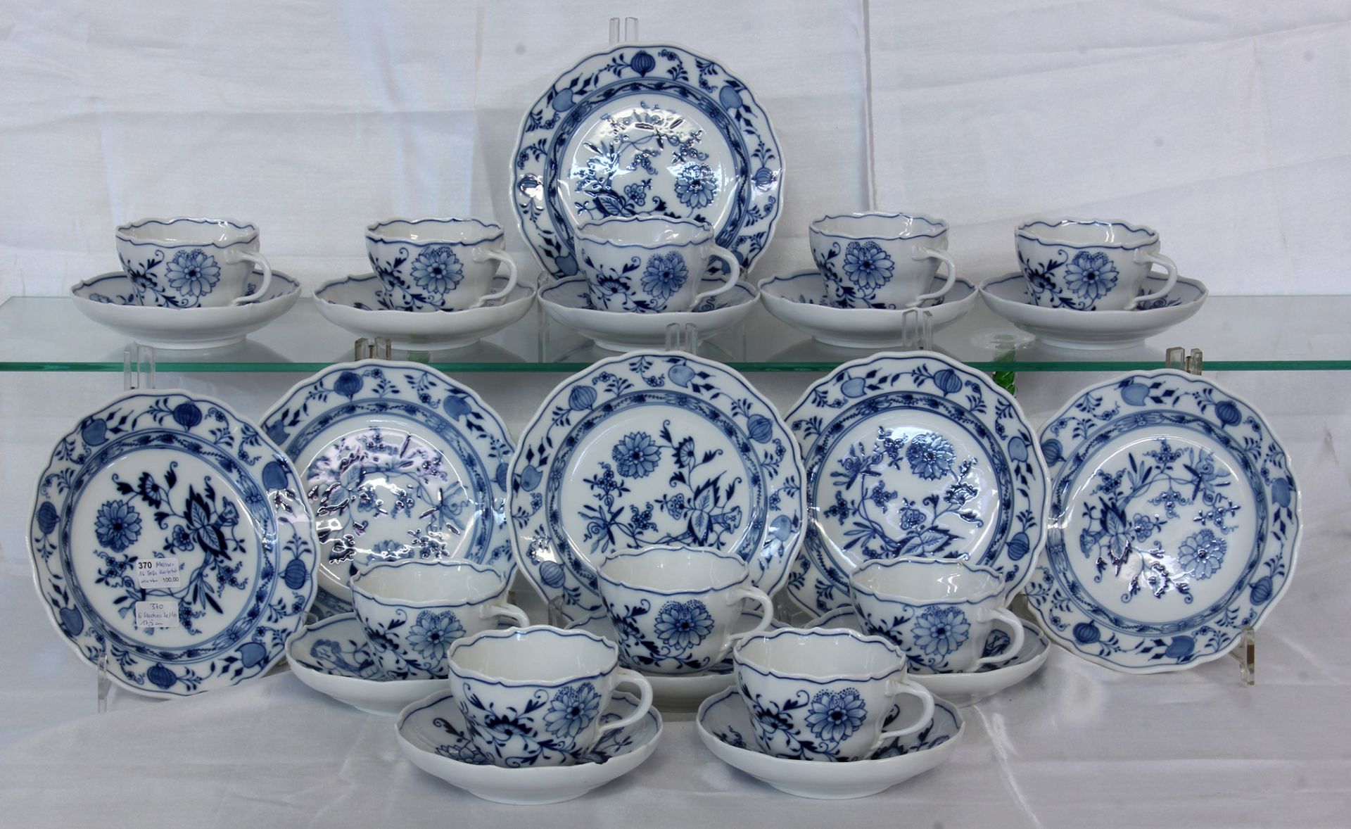 LOT 16 TEILE ZWIEBELMUSTER Meissen,