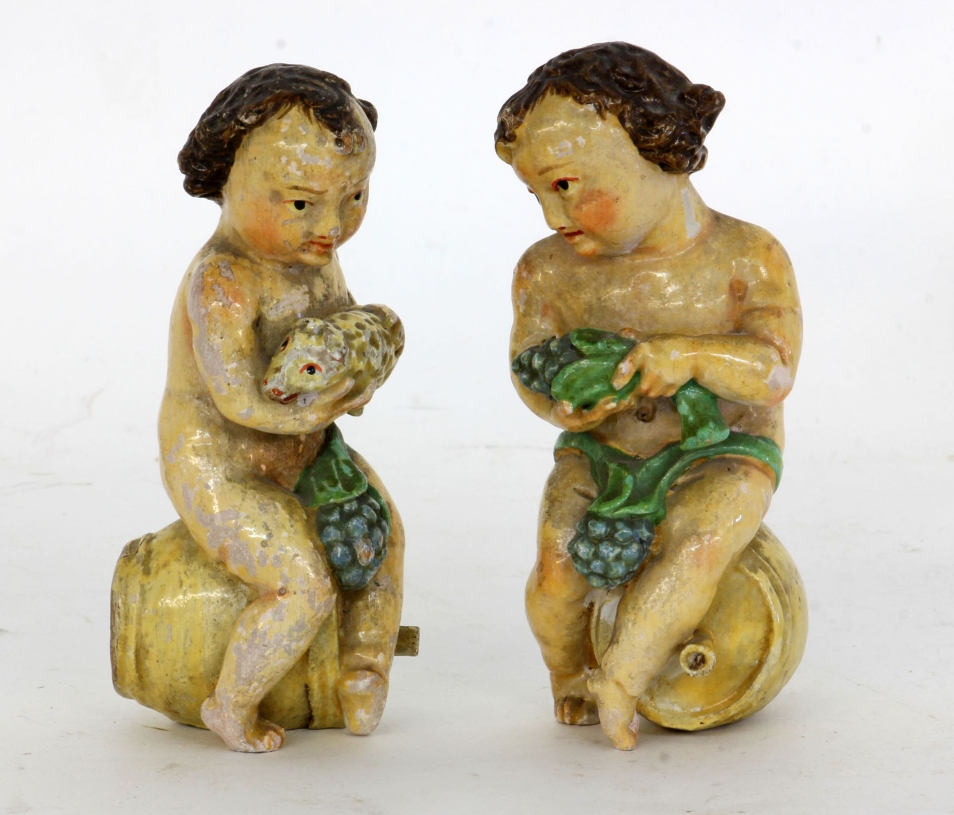 PAAR BAROCKE PUTTI AUF FÄSSERN