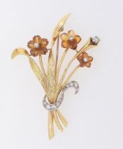 An 18 carat gold flower spray brooch with carved citrine flowers set diamonds, 6cm, 12g