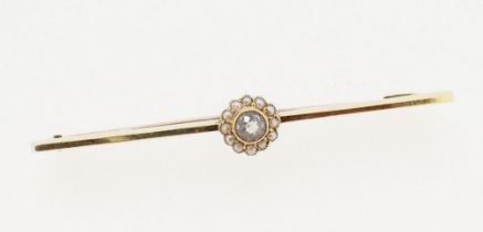 An Edwardian 15 carat gold bar brooch set aquamarine and seed pearls with box, 3g, 6cm
