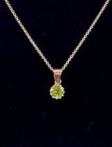 An 18 carat gold peridot pendant necklace and chain, 2.4g, 38cm long