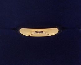 An 18 carat gold wedding ring, 2.5g, size L