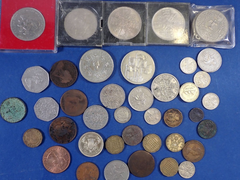 A group of pre-decimal and decimal coinage including seventeen pre 47 silver threepences, eight - Image 3 of 3