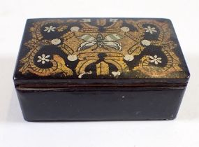 A 19th century papier mache snuff box, 5.5cm