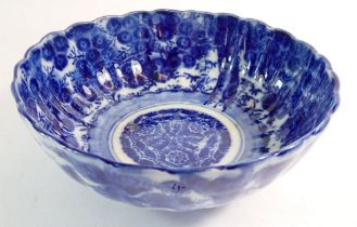 A Japanese blue and white fruit bowl, 18.5cm diameter