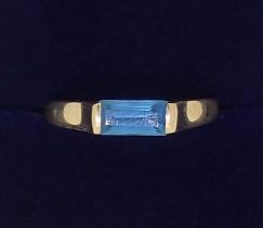 A 9 carat gold ring set blue topaz, size Q-R, 2.2g