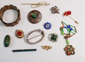 A box of vintage jewellery including silver and enamel bar brooch, silver marcasite brooch, silver