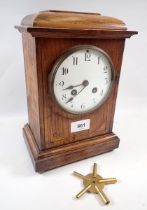 An Edwardian oak clock with enamel face, 26cm tall