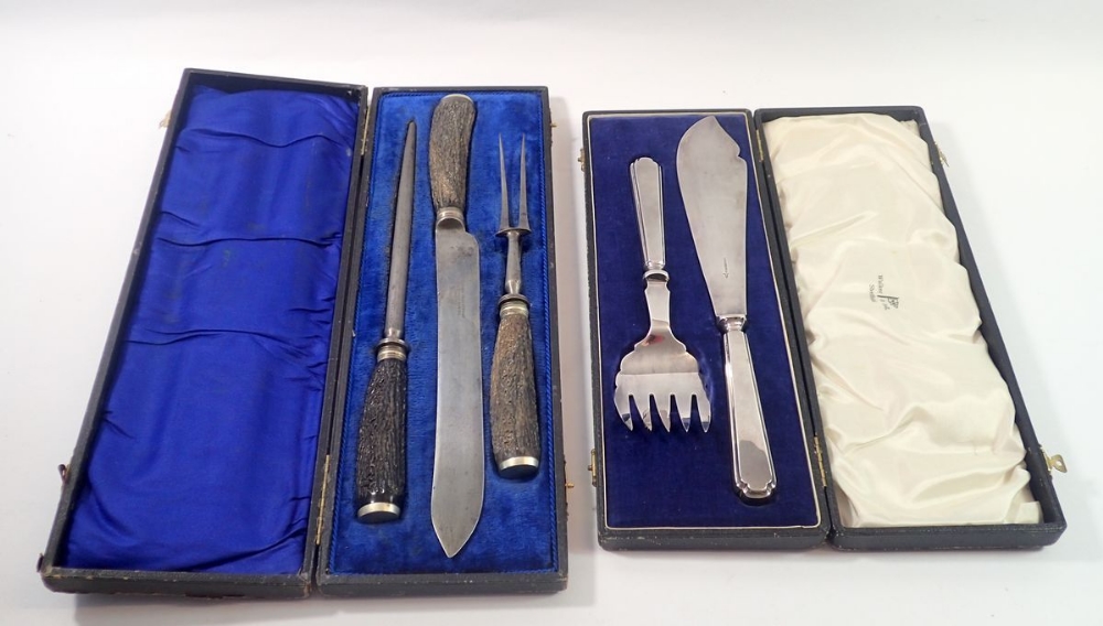 A Walker & Hall silver plated fish cutlery set, cased and a horn handled carving set