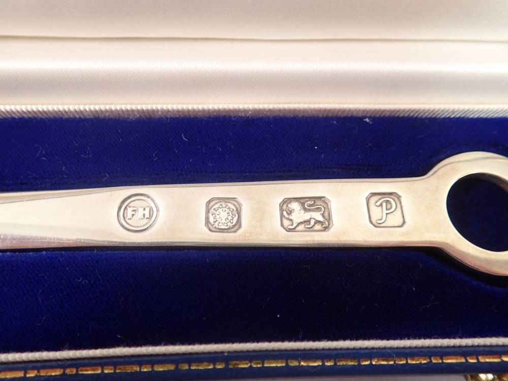 A silver paper knife by Francis Howard Ltd, Sheffield 1989, a faithful replica of a Georgian meat - Image 2 of 2