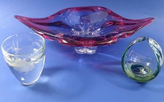 A Swedish style glass fish vase, 11cm tall and two pieces of Italian studio glass