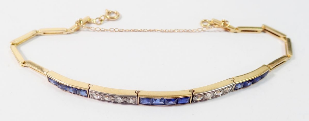 An 18 ct gold bracelet line set alternate links of brilliant cut diamonds and square cut - Image 3 of 3