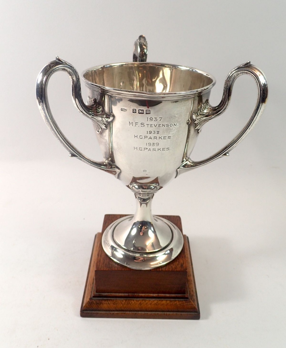 A silver three handled Art Nouveau trophy cup, 'Kingsland Grand Gymnasium Cup', engraved names, - Image 3 of 5