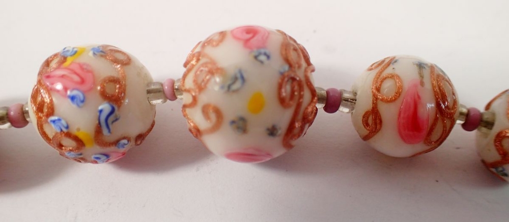 An early 20th century Venetian floral painted glass necklace - Image 2 of 2