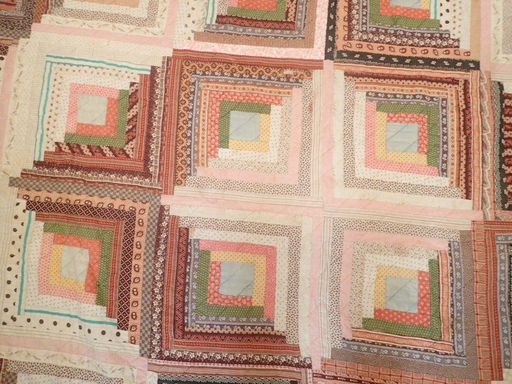 A vintage large patchwork quilt 218 x 187cm - Image 3 of 3