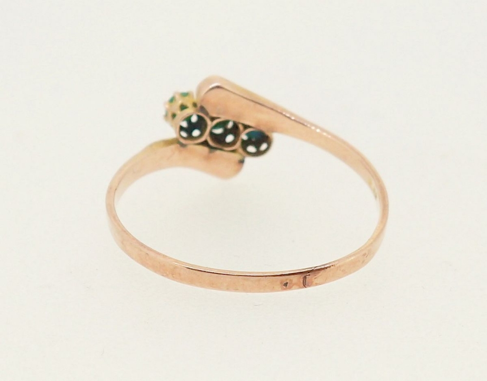 A 9 carat gold ring crossover set three turquoise and seed pearls, 1.2g, size N - Image 4 of 4