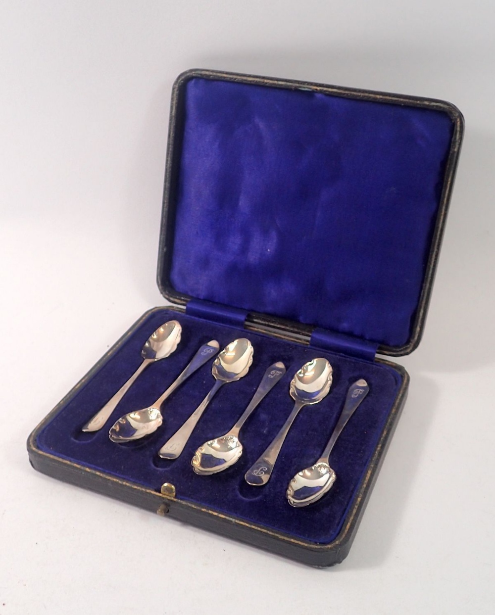 A set of six silver coffee spoons with frilled edge bowls, London 1885, cased