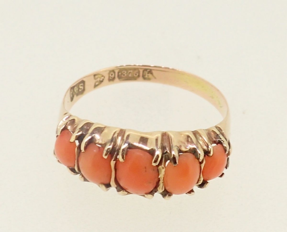 A Victorian 9 carat gold graduated coral set ring, size N, 1.8g - Image 2 of 4