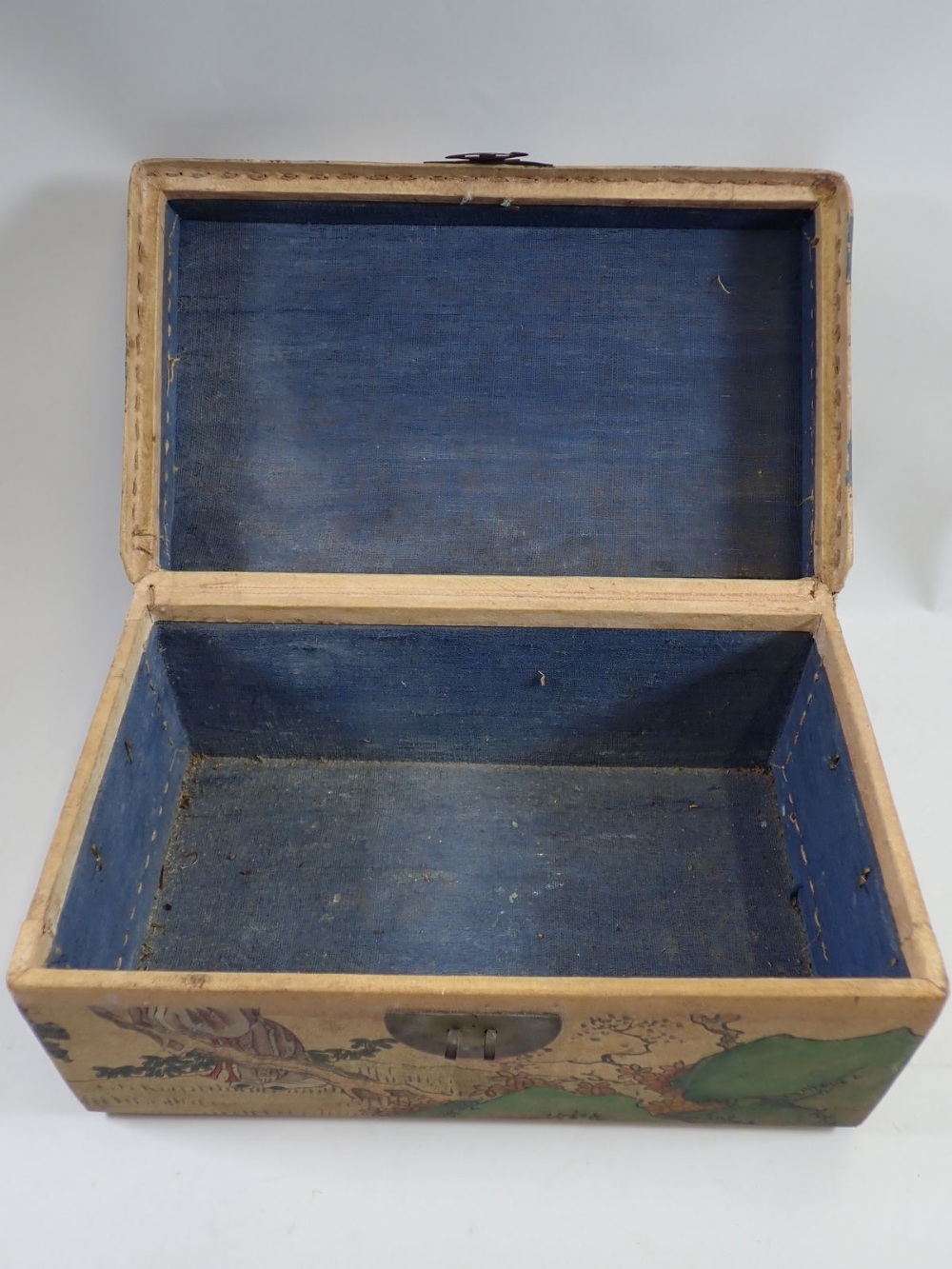 A vintage Chinese box printed garden scenes with metal handles and clasp 34cm wide - Image 3 of 3